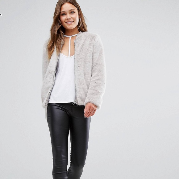 New Look Faux Fur Bomber Jacket - Picture 5 of 5